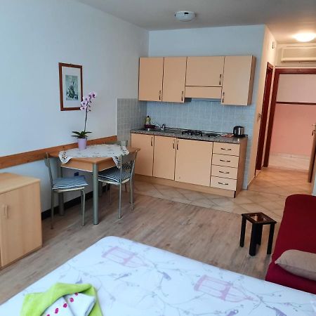 Apartmani Lorena Pula Exterior foto
