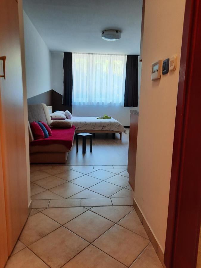 Apartmani Lorena Pula Exterior foto