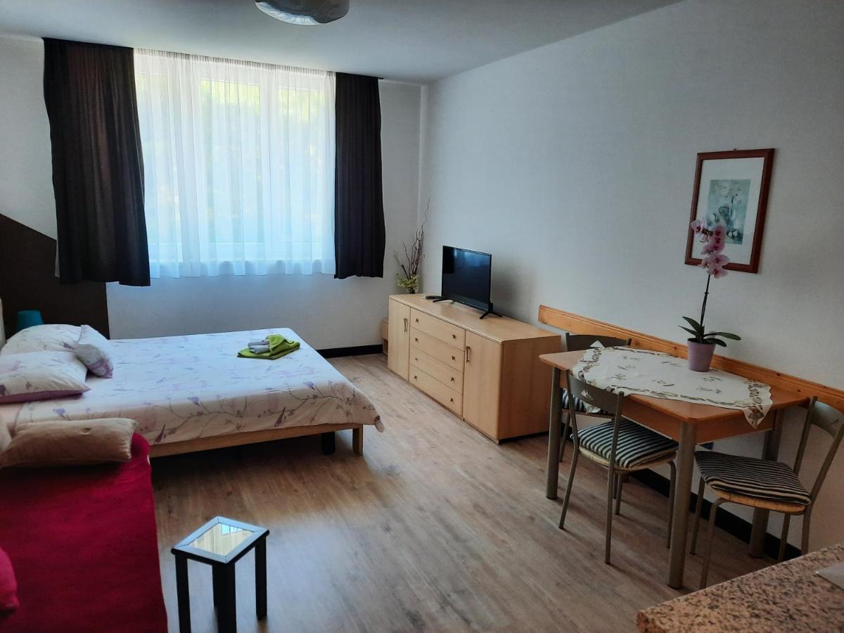 Apartmani Lorena Pula Exterior foto
